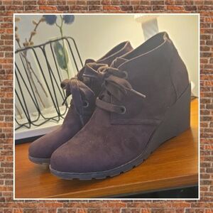 Bobs Skechers Dark Brown Suede Wedge BootIES SIZE 8